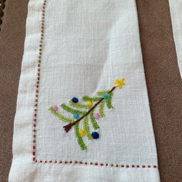 (NWT) Set of Four 100% Linen Handmade Christmas Napkins from Haiti Each Unique - Picture 8 of 10